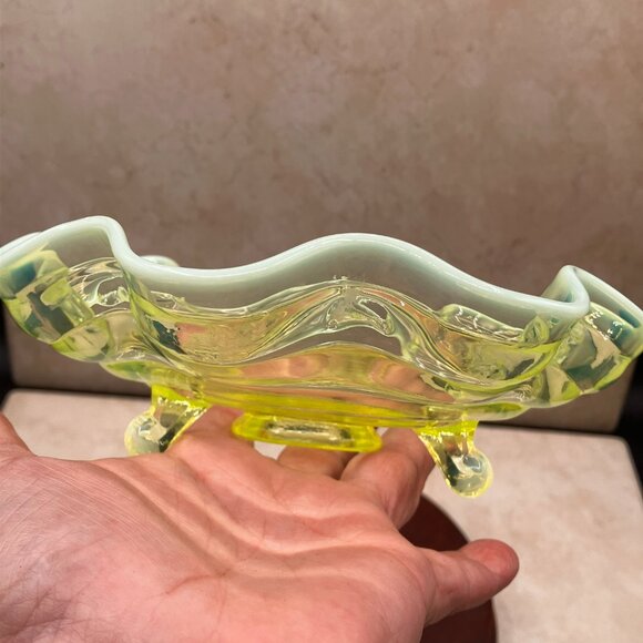 Vintage Fenton Vaseline Glass Green Wave Bowl 3 Toed Pedestal Amazing Glow 1930s - Picture 3 of 15